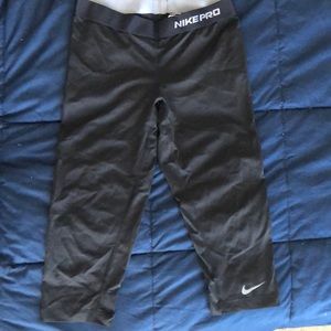Nike Pro compression crop leggings
